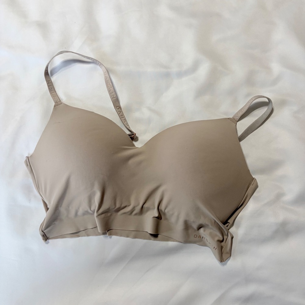 Danskin Intimates Tan Seamless Wireless Bra 34C Nude Molded Cup 2155-49